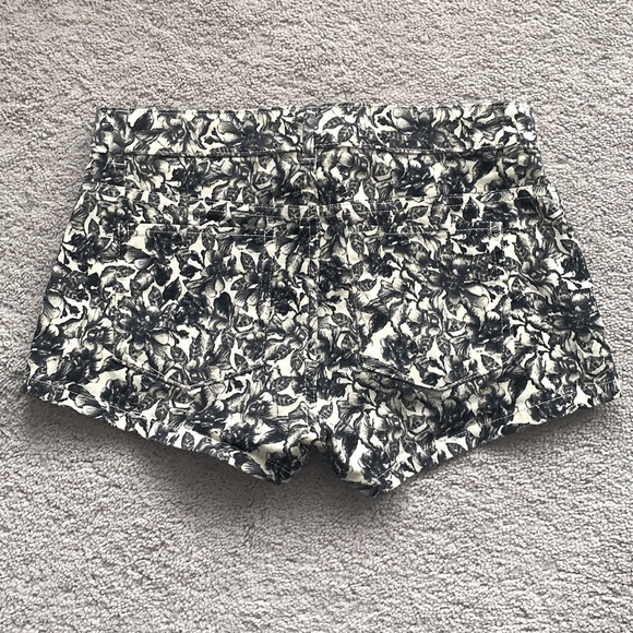 H&M Floral Patterned Denim Shorts - Picture 2 of 3